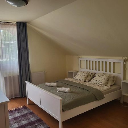 Arpad Apartman ハイデゥソボスロー エクステリア 写真