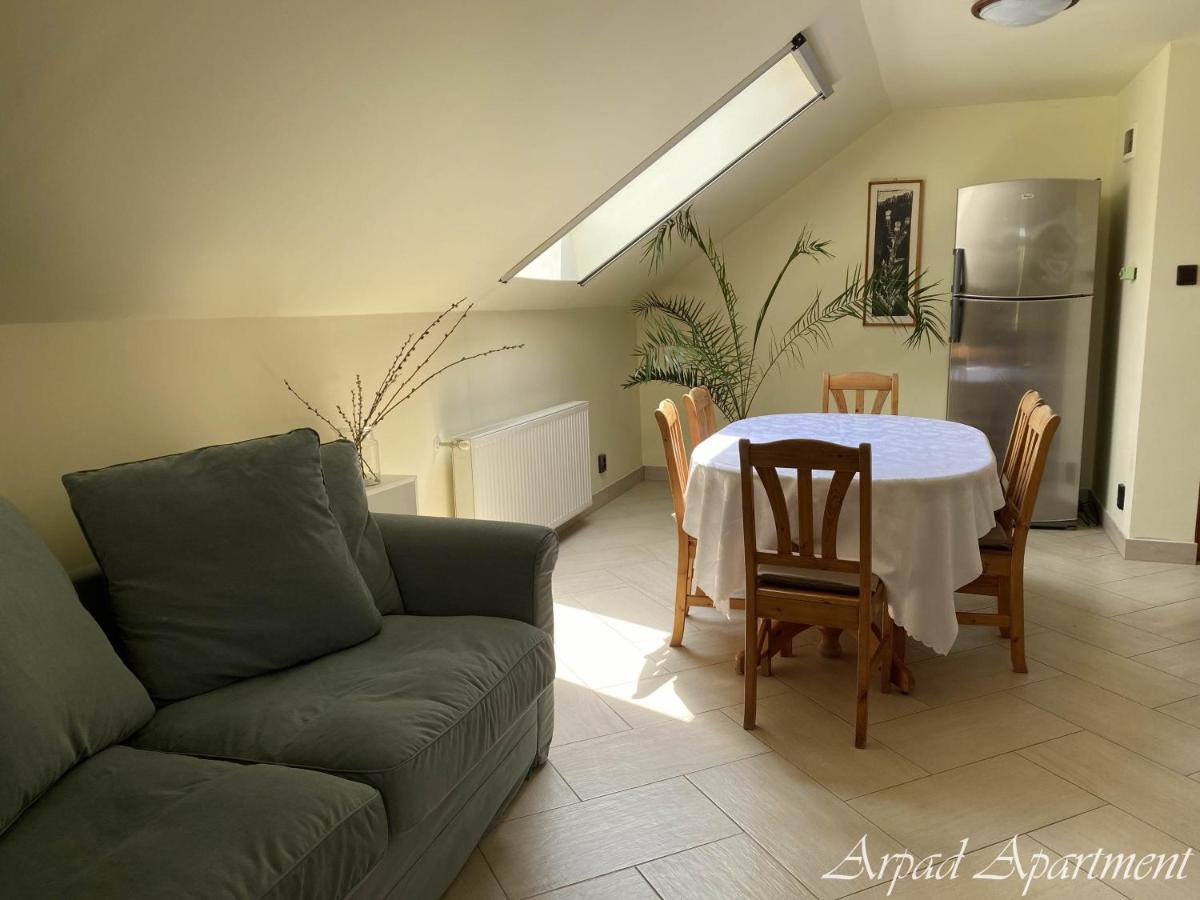 Arpad Apartman ハイデゥソボスロー エクステリア 写真