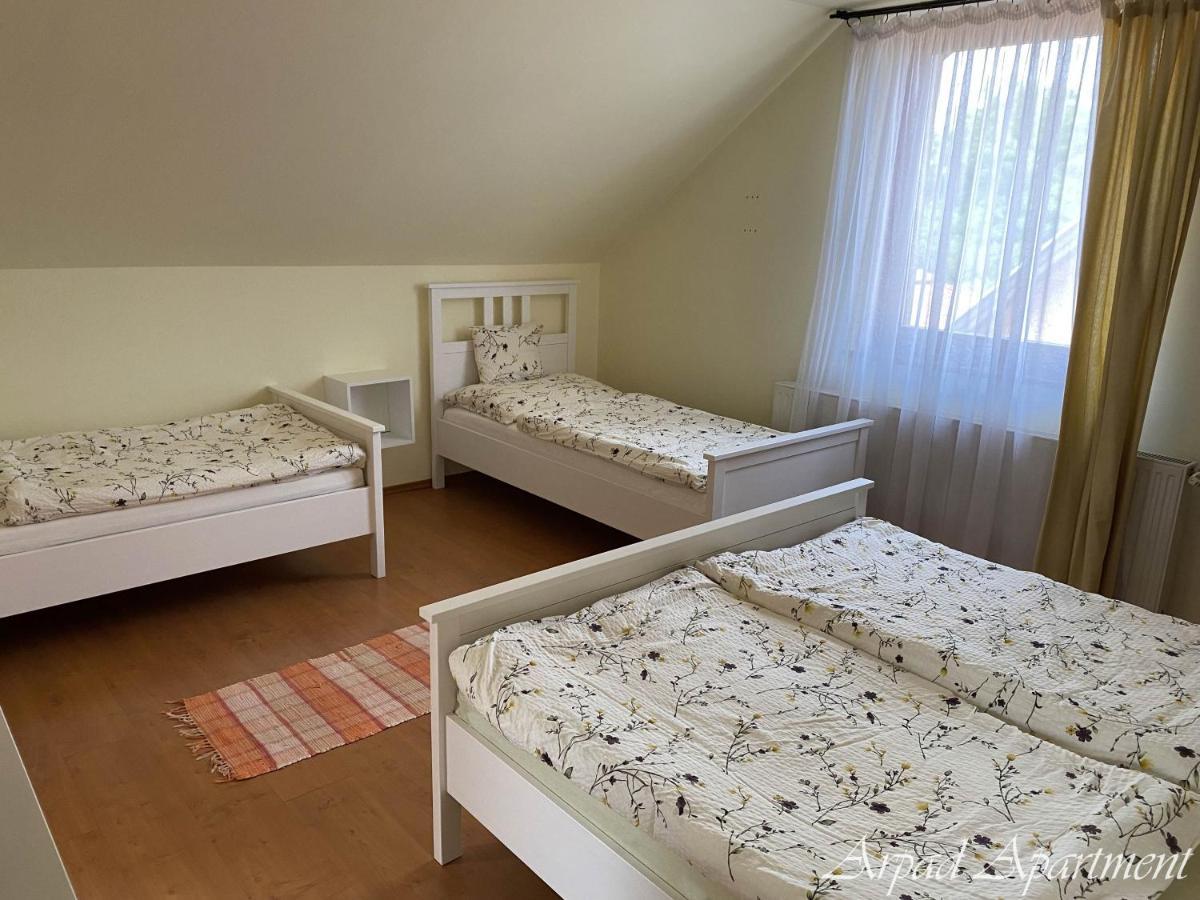 Arpad Apartman ハイデゥソボスロー エクステリア 写真
