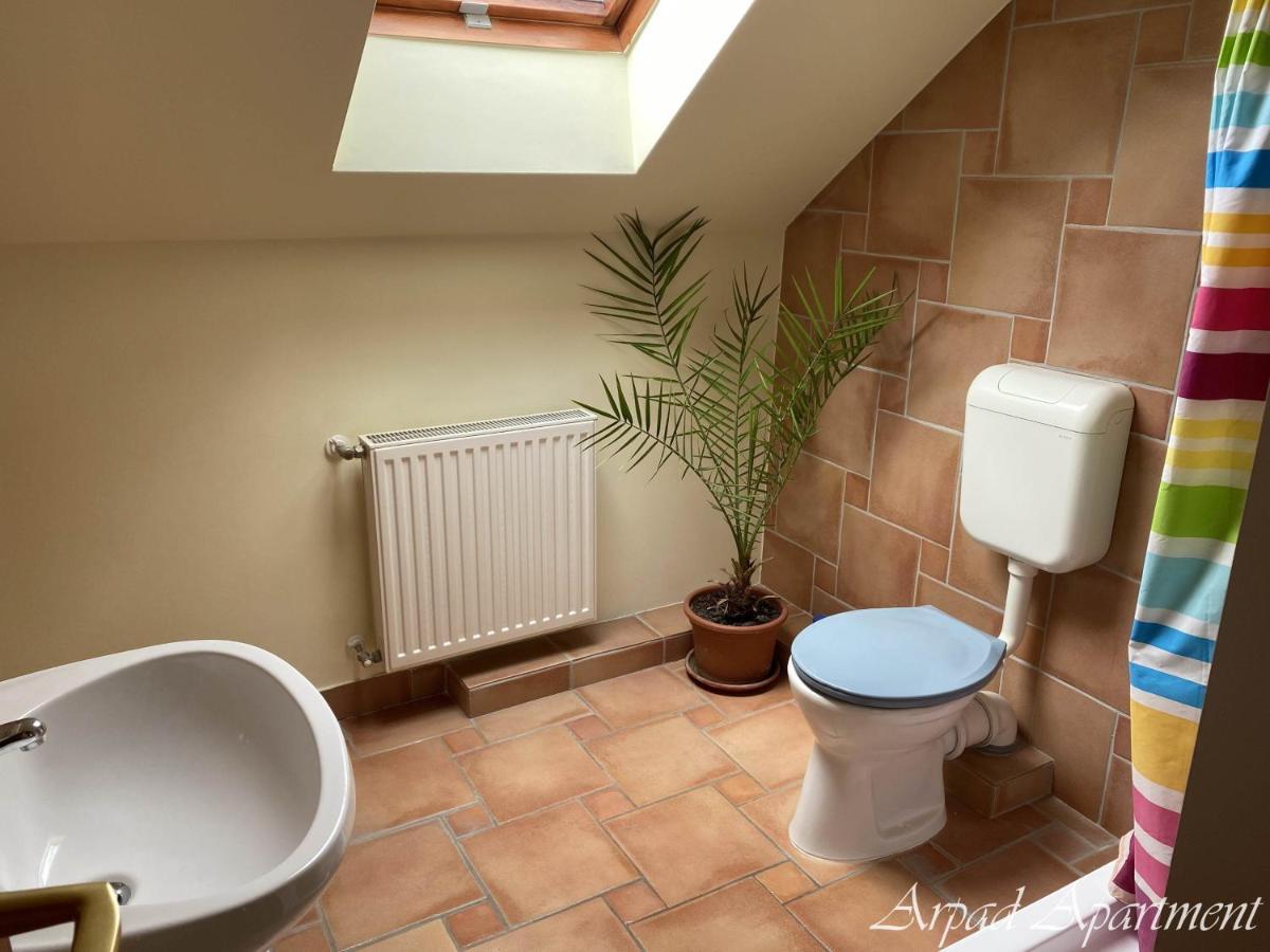 Arpad Apartman ハイデゥソボスロー エクステリア 写真
