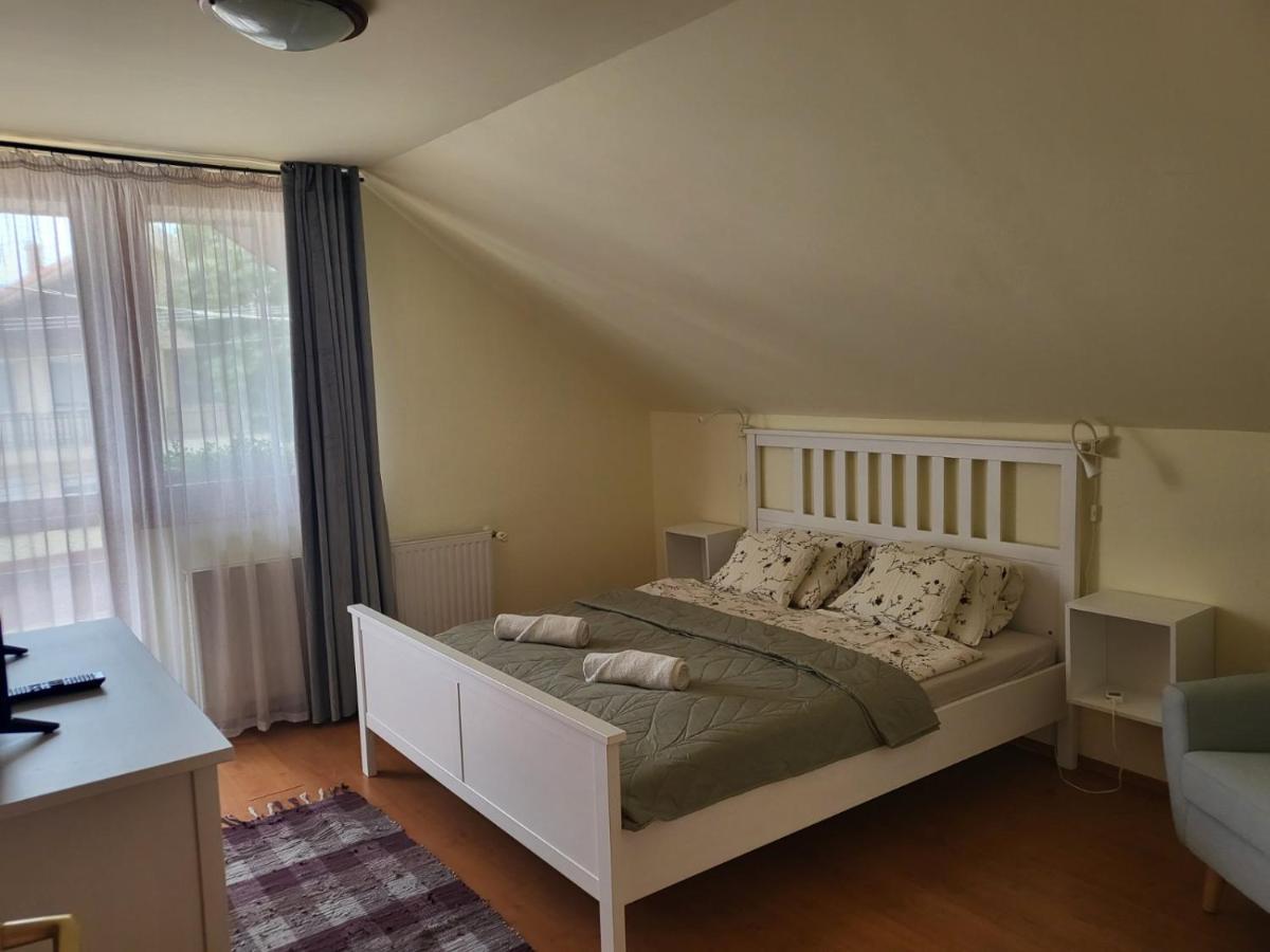 Arpad Apartman ハイデゥソボスロー エクステリア 写真